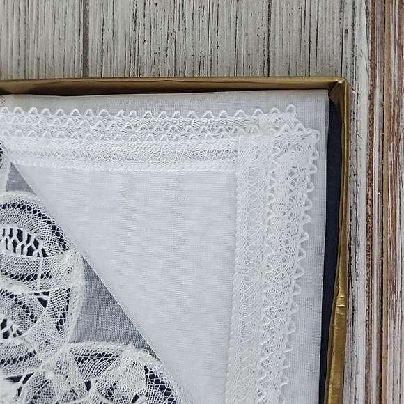 Handmade Brussels Lace Handkerchief Louise Verschueren Made in Belgium Vintage - Picture 4 of 5